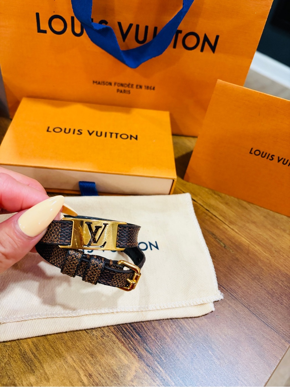 Louis Vuitton Bracelet Damier
Sign It M6623 - Picture 6 of 6